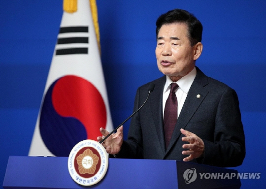 김진표 국회의장이 4일 국회 사랑재에서 신년 기자간담회를 하고 있다. 연합뉴스